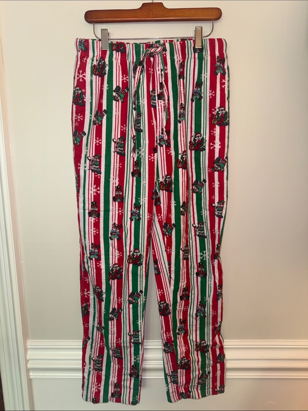 Buccee’s Holiday Flannel CANDY CANE Striped Pajama Pants Small EUC unisex
